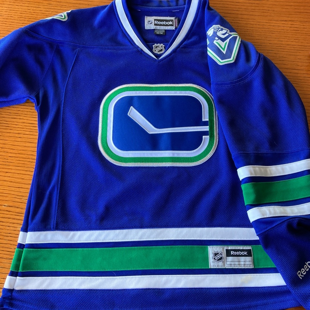 Women’s Reebok official hockey jersey- skate logo